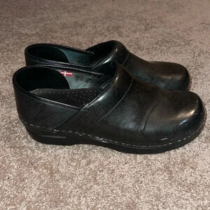 Sanita womens clogs/worn by nurses known for comfort black size 38